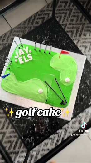 Decorating a Golf Cake with Caramel and Green Grass Icing