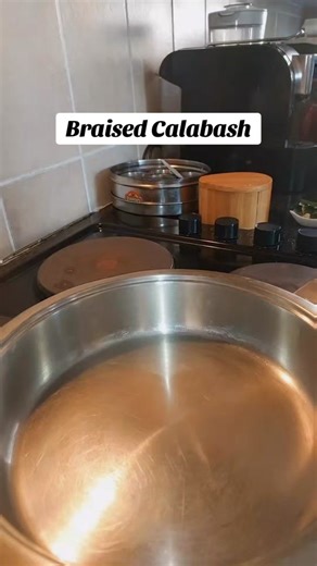 Lorraine- Cooking with Raine on TikTok