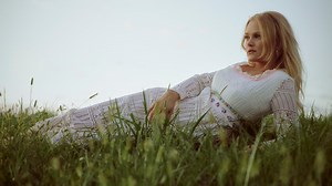 Hailey Whitters Is Tattered, Torn, Triumphant On New Album, ‘The Dream’