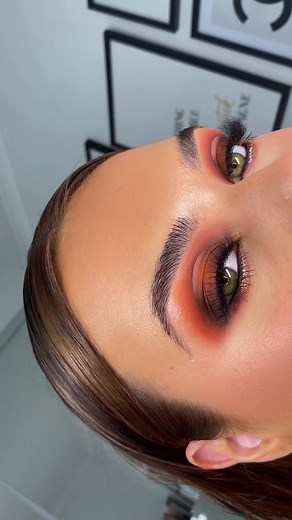 Burnt orange halo/cut crease with a little glitter, inspored by @Nicole Jane Van Rooy All profucts used are listed on my IG 🫶🏻 #sydneymakeupartist #sydneymakeupartist #bridalmakeup #beforeandaftermakeup #beautytok #fullcoveragemakeup #glittermakeup #euphoriamakeup #orangeeyeshadow #easyeyeshadow #easyeyeshadowtutorials