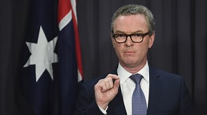 South Australian shipbuilders call on Pyne to save jobs