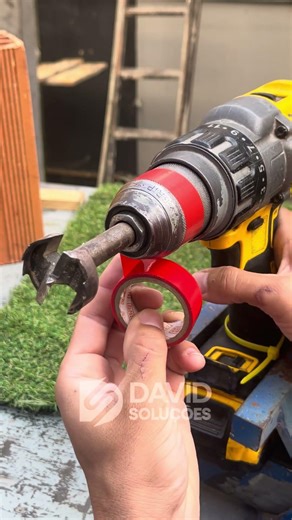 Removing drill bits the right way#ToolTips #DIYFix #WorkshopHacks