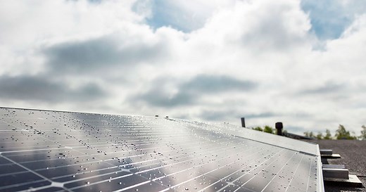 Aurinkopaneelit omakotitaloon helposti | Helen