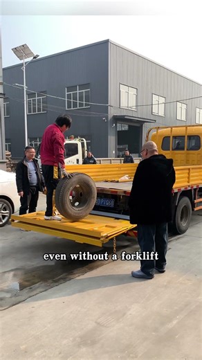 How do I move heavy pallet loads without a forklift? Install a truck tail lift#taillift #truck