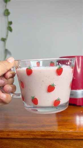 Making strawberry lassi with review of curaa- blendlab funny gibberish vlog comedy content Hindi fun