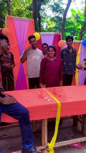 কি খায় এমন করে ।