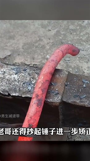 用廢棄彈簧鍛制出神秘三棱軍刺！小冰冰傳奇的鍛刀之路上又一更高峰！ #锻刀 #锻刀大赛 #锻刀大师 #打铁 #手工锻造