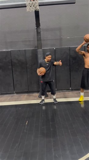 Jamal dash lovell on Instagram: "PICK AND ROLL BALL HANDLING WITH @jaygup - SET UP YOUR ANGLE . THEN COME OFF THE SCREEN - ON LINE OFF LINE . THEN USE OR REJECT - #dashletics #basketball #nba #work #family"