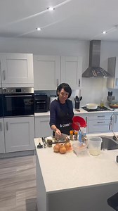 Mums cooking her satay chicken recipe #food #foodie #foodreview #savvymeals #fyp | Right Guys Reviews