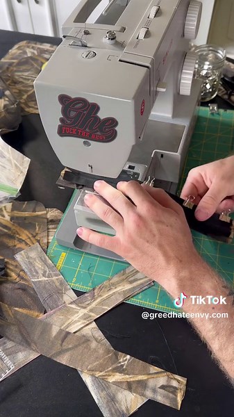Part of the 4 year anniversary collection, these camo canvas shoulder bags with chenille embroidered patches are no joke👹 Constructed using: -10oz water resistant Cordura Nylon fabric -1 inch wide adjustable nylon strap with buckle -Chenille embroidered patches -No.5 nylon coil zippers Available May 31st • • • • • #screenprinting #sewing #handmade #screenprint #s ew #sewingproject #plastisol #chaos #work #workpa nts #industrial #apocalyptic #distressed #streetwear #fashion #streetwearfashion #g