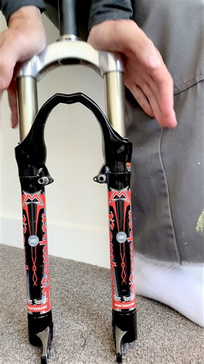 the sound of freshly serviced marzocchi vintage suspension forks (2002) #mtb #bike #cycling