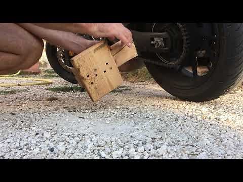 Béquille d’atelier pour moto simple et gratuite, facile à faire et efficace.