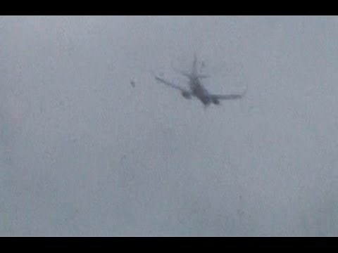 Plane flies through tornado (737 jetliner) - St. Louis, June 7, 2014