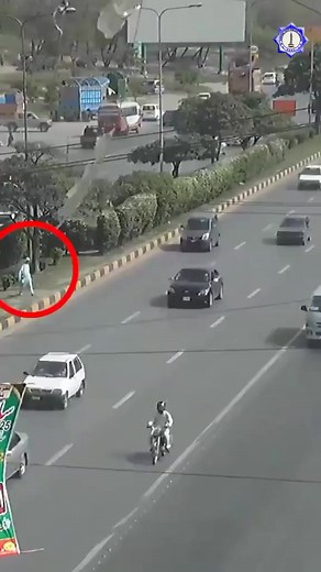 ‏‎#السلام_عليكم ‎#صبح_بخیر ‎#جمعة_مباركة Why should we ‎#cross the road only at a ‎#ZebraCrossing ? ‎#Lahorepolice ‎#PunjabPolice | Lahore Police Operations Wing