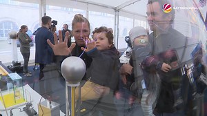 Mit dem Festival „Highlights der Physik“ sollen insbesondere Kinder und Jugendliche die Welt um sich herum physikalisch kennen und verstehen lernen. Dieses Jahr macht die Veranstaltung Halt in Kiel. | 17:30 SAT.1 REGIONAL