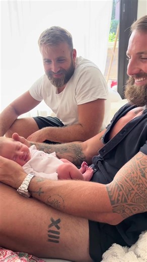 C'est pas beau la vie ? #love #baby #babygirl #bro #brother #daddy #amour #familygoals #life #viral #sang ￼