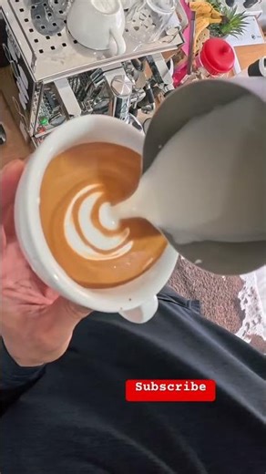 Pour tulip latte art #shorts #shortvideo #trending #coffee #latteart #barista