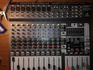 Behringer PMP3000, dismantle,fan and general dust cleaning, a look inside....