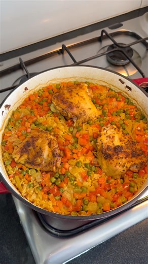 Baked chicken with rice! Super easy