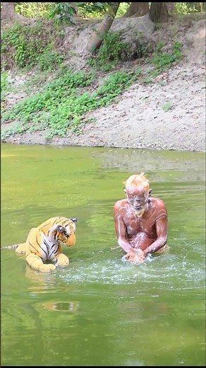 Ultimate Fake Tiger Water Prank on Grandpa! 🐯💦 Hilarious Reaction 😂
