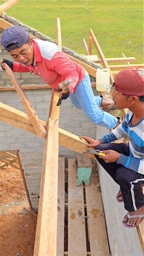 Traditional Roof Framing Work by Skilled Builders #vidioshort