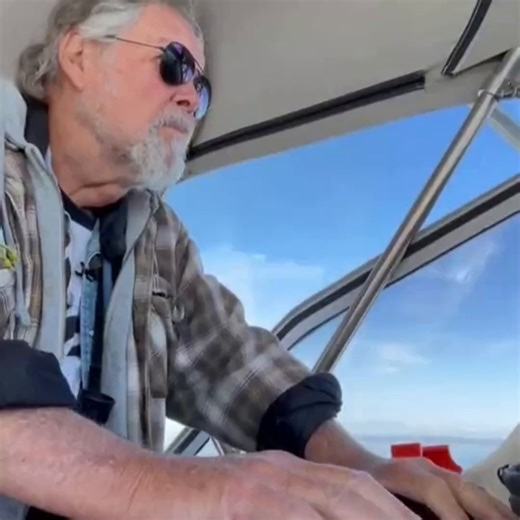 SAVING THE WHALES: Ken Balcomb has dedicated his life to studying whales in the Pacific Northwest — watching over and working to revive the orca population. 🐋 https://bit.ly/3paG5kx | CBS Mornings