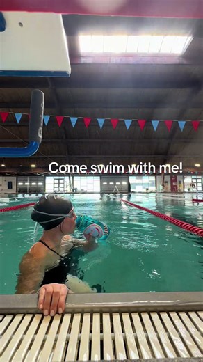 Beginner lap swimmer here (how long can I claim the beginner title?) I feel like I’ve been stuck at a beginner level for too long! Had a swim lesson last week and now working on those drills & notes to perfect my freestyle! @JOLYN