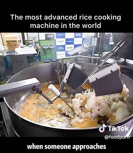 The most advanced rice cooking machine in the world 🍚🔥🤯 Would you get one? 🤷🏽‍♂️ #fyp #foryou #machines #rice #foodporn