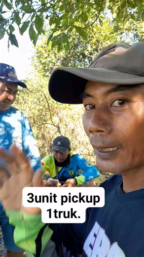 7.6K views · 210 reactions | Proses mencari kayu untuk acara haulan Akbar Guru sekumpul. .bersama rekanan ERGR dan masyarakat kampung gunungraja #vod #viral #haulangurusekumpul #sorotansemuaorang | Yesi Antoni | Facebook