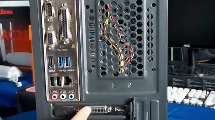 独立显卡上没有VGA接口DVI转接线VGA插在独立显卡发挥最大性能