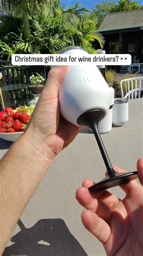 Christmas gift idea for wine drinkers? 👀 Rated 4.9/5 from 2000 reviews... 👉 The Huski Wine Tumbler 2.0 combines style, convenience and performance to keep drinks perfectly chilled until the last drop 🙌 👉 Triple insulation keeps drinks at the perfect temperature for longer 👉 Detachable stem for stemless convenience 👉 EasySlider™ Lid reduces spills 👉 Stay-dry design means no condensation 👉 Large 355ml capacity ⭐⭐⭐⭐⭐ "It’s gorgeous and beautiful to touch. Keeps wine (or any drink) cool as a