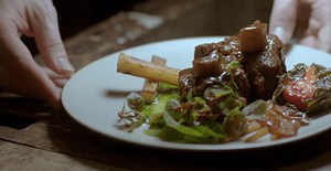 David Schwimmer and Jim Sturgess Get Cooking in AMC’s ‘Feed the Beast’