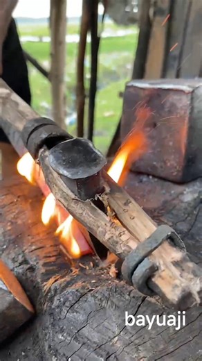 the process of making a crowbar for earthmoving tools #blacksmith #pandaibesi