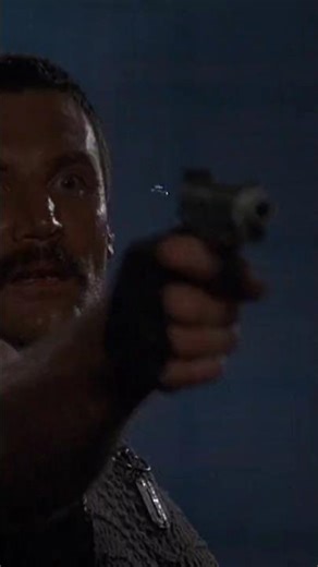 Vernon Wells uses a Detonics ScoreMaster. Arnold Schwarzenegger. Commando (1985). Mark L. Lester 📽