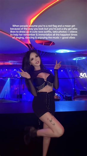 Do you think rave girls like me are a red flag? 🚩 #edm #rave #edc