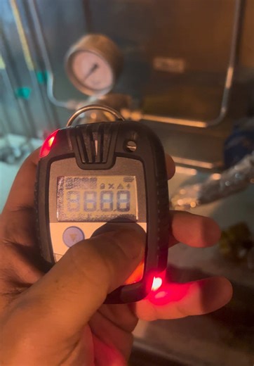 H2S Gas Testing with Dräger Device for Industrial Settings