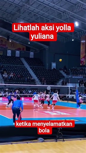 Look at Yolla Yuliana's action when saving the ball