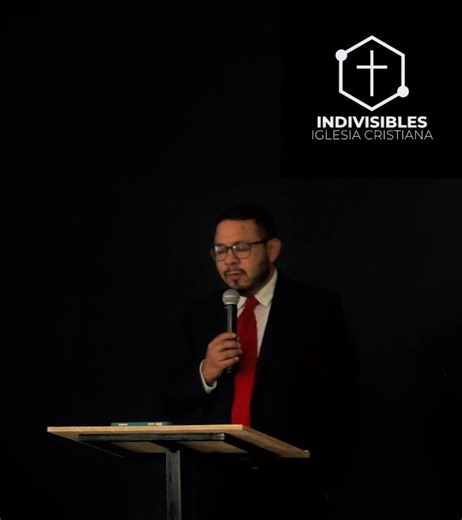 Comprometerse con Dios es más que palabras, es una decisión del corazón. Significa vivir cada día buscando agradarle, obedecer Su Palabra y confiar en Su plan, aun cuando no lo entendamos. Cuando hacemos un compromiso con Dios, le decimos: “Señor, quiero que seas el centro de mi vida.” Él no busca perfección, sino un corazón dispuesto a seguirle con fidelidad. Cada paso que damos en obediencia fortalece nuestra fe y nos acerca más a Su propósito. | Indivisibles Iglesia Cristiana