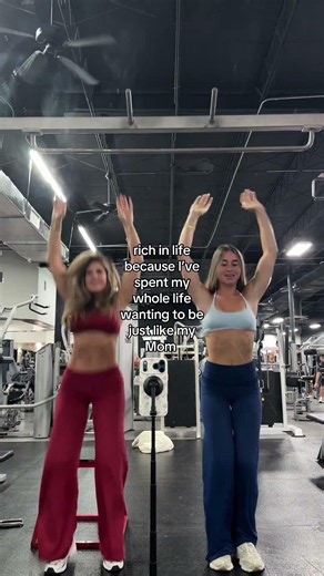 My mom is my biggest inspo 🤍 join my 6 week challenge (🔗 in bio) #gymmotivation #momdaughter