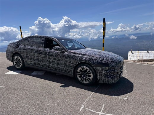 2027 BMW 7 Series LCI Spied Hiding Its Facelift