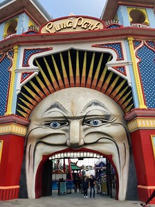 "Pooky Park" is an 1950s-style AI nightmare fuel TV commercial