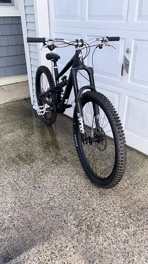 Exploring the New Specialized Status MTB