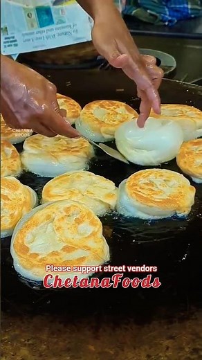 any fans❓ Madurai Bun Parotta😍 the art of making crunchy & soft parotta🤤 Best Indian Street Food