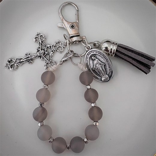Gray Rosary Keychain With Miraculous Medal & Crucifix, One Decade Pocket Rosary, Catholic Bag Charm, Clip-on Religious Gift for Her - Etsy
