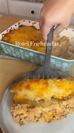 If you love Rotel dip, you HAVE to try these Rotel Enchiladas! 🌶️🔥 ROTEL ENCHILADAS Serves 6–8 Ingredients: • 1 lb ground beef • 1 lb breakfast sausage • 2 oz taco seasoning (about 2 packets) • 2 (10 oz) cans Rotel or diced tomatoes with green chilies • 12 oz cream cheese • 2 cups shredded cheese (mix of sharp cheddar Mexican blend) • ½ cup milk • 8 burrito-size flour tortillas (or corn if preferred) Instructions: 1. Preheat oven to 400°F. Lightly grease a 9x13 baking dish. 2. In a large skill