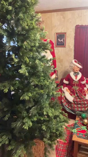 Time to take down the Christmas tree! Y’all come hang out for a little bit. | Designs by Jordan