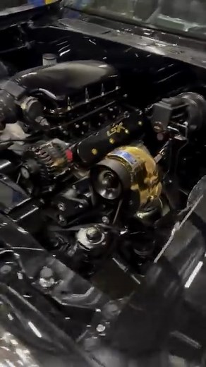 That flawless black ’70 Chevelle SS just started singing its first notes — pure muscle music. 🎶🖤🔥 | Classic American Cars