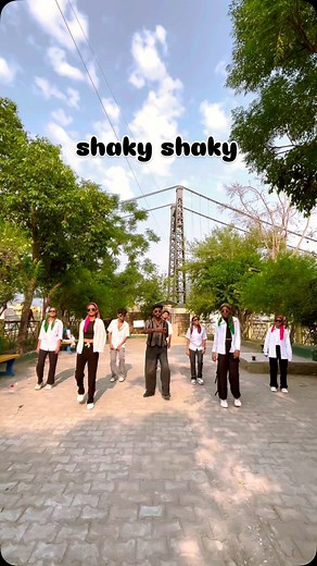 GROOVE DANCE STUDIO SRINAGAR [GDS] on Instagram: "shaky shaky 😍 with - @groove_dance_studio_srinagar choreography- @aviiiiiii_ok 🎙️- @sanjurathod07 #shakyshaky #dance #groovedancestudio #hiphop #marathisong #newtrendingsong😍😍😍❤️❤️❤️🎶🎶"