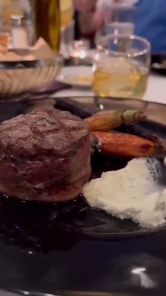 When you ask the head chef at Biaggi’s – Omaha to create a menu featuring Omaha Steaks for each course...🤤 🔥 Carpaccio with Prime Cut New York Strip 🔥 French Onion Meatball Soup with a ground sirloin meatball 🔥 Stuffed Filet Mignon 🔥Vanilla Bean Panna Cotta with candied bacon Nailed it! | Omaha Steaks