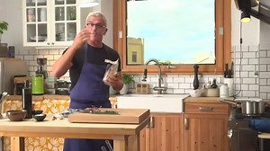 Alla pausa pranzo di pensa Chef Max Mariola. Ecco la pasta con il tonno. Buon appetito! | Gambero Rosso